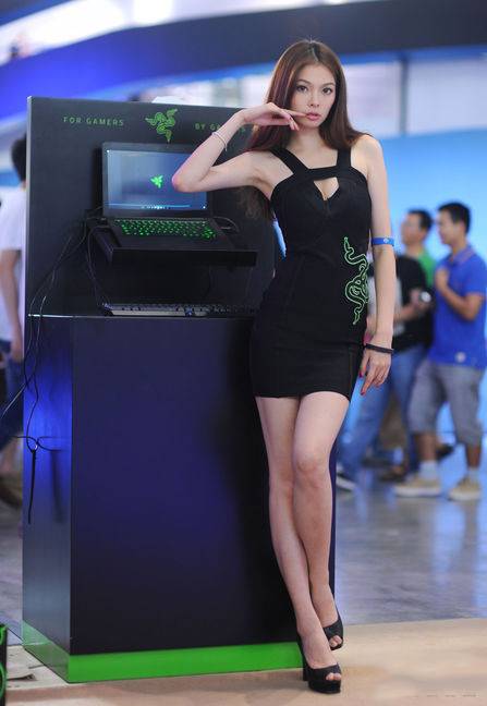 爆乳大胸雷蛇Razer showgirl性感亮相-8