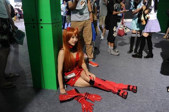 场边休息的女CJ清纯可人