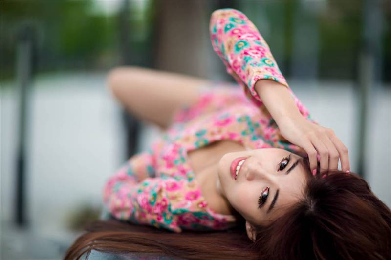 美女青春迷人甜美街拍写真-3