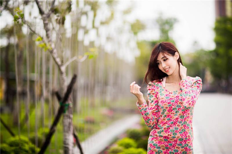 美女青春迷人甜美街拍写真-9