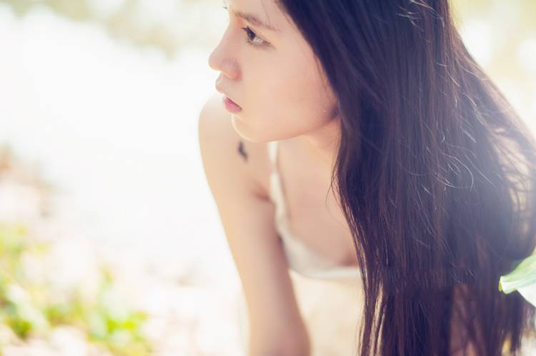 美妙少女半露酥胸的诱惑-4