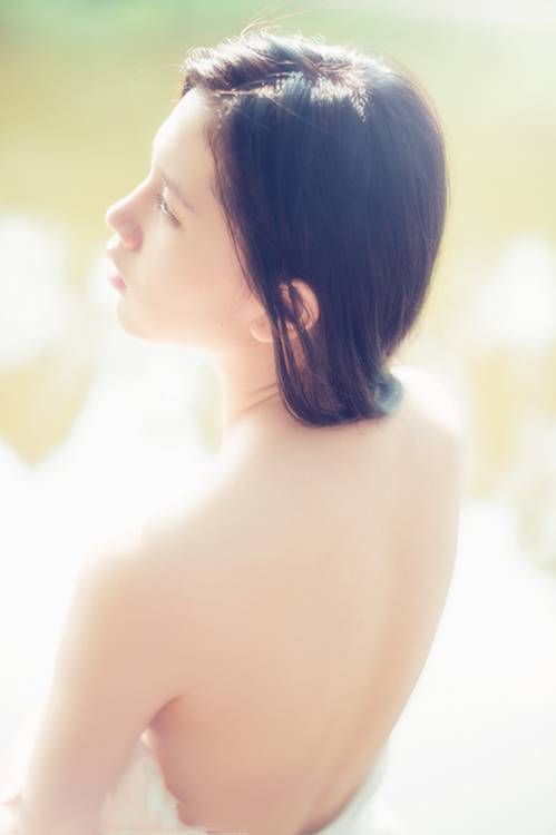 美妙少女半露酥胸的诱惑-8