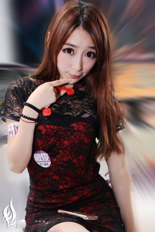 黑框眼镜妹性感展现唯美曲线-5