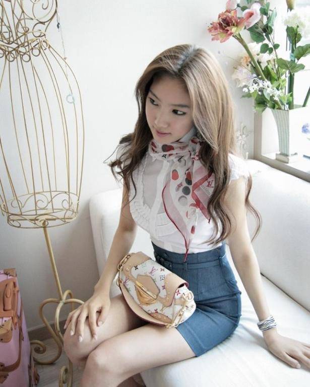 修长美腿美女写真-10