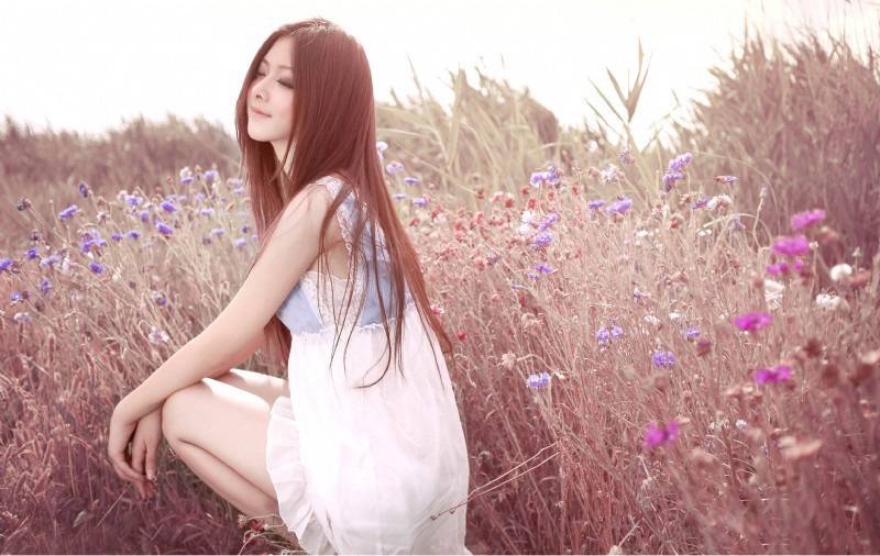 气质迷人美女清纯外拍写真