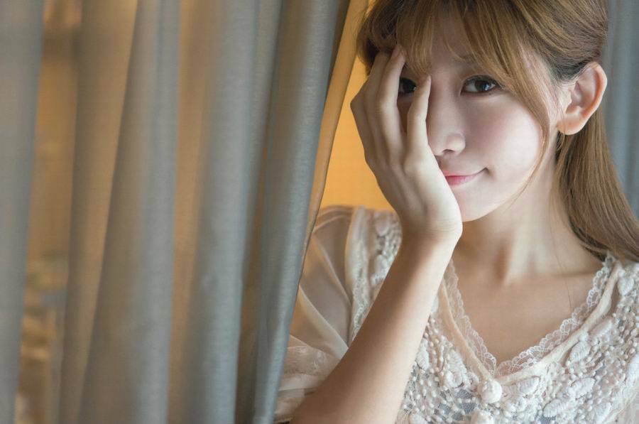 台湾美女咖啡馆迷人可爱写真-4