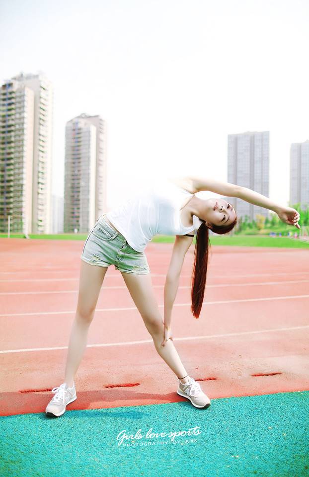 运动系美女校园甜美迷人照-4