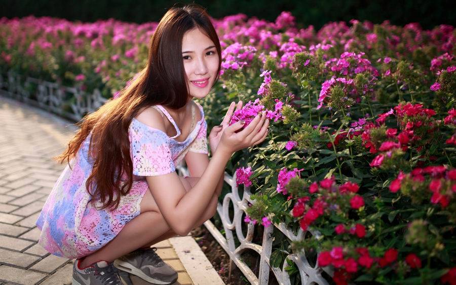 清纯长腿美女阳光气质迷人