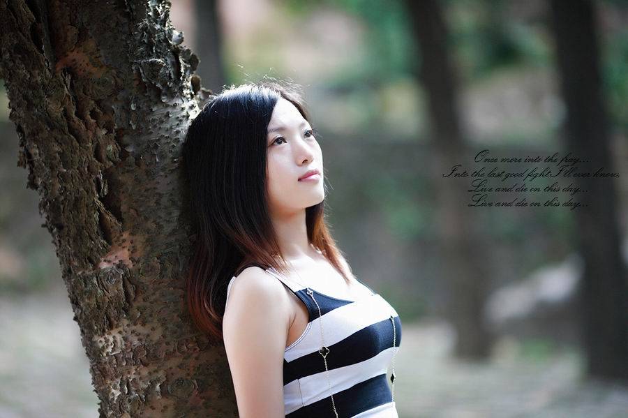 丰满诱人美女迷人户外写真-3