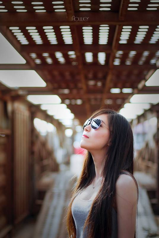 气质美女模特户外甜美写真照-10