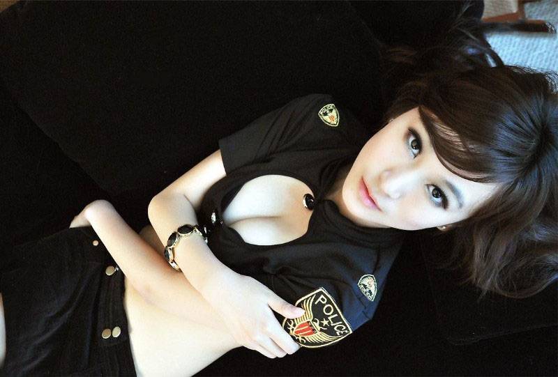 漂亮警花的美胸妖娆-9