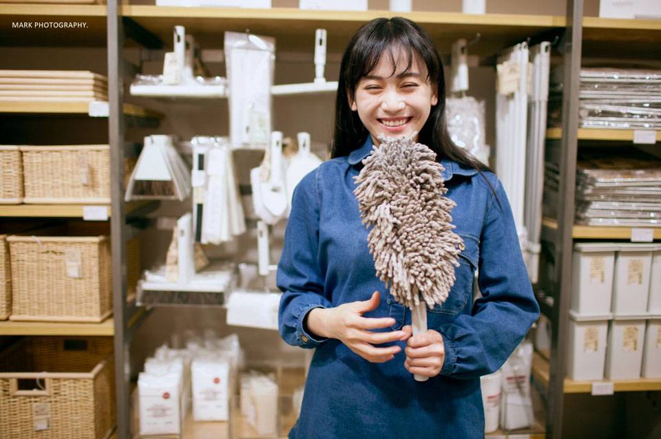 蓝色牛仔衣的甜美姑娘-3