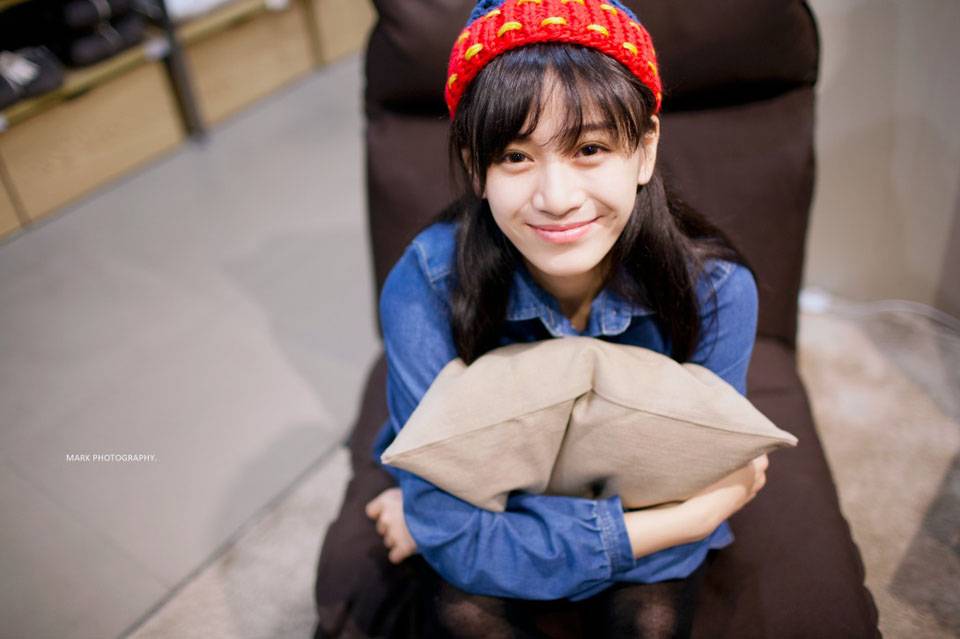 蓝色牛仔衣的甜美姑娘-9