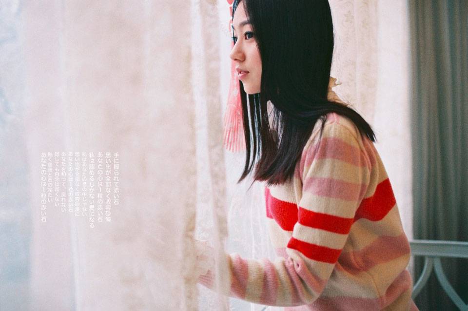 蒙蒙白雪下的小可爱女生-5