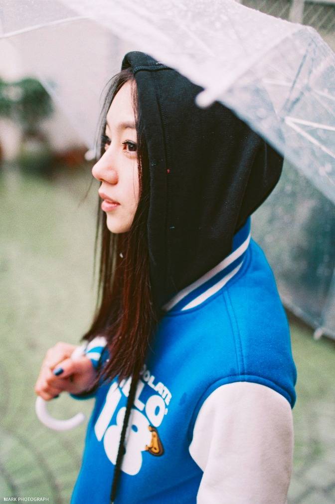 蒙蒙白雪下的小可爱女生-8