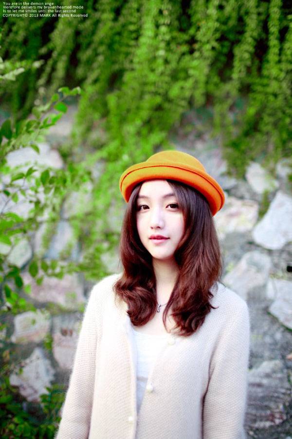 橙色帽檐下的精致姑娘-3