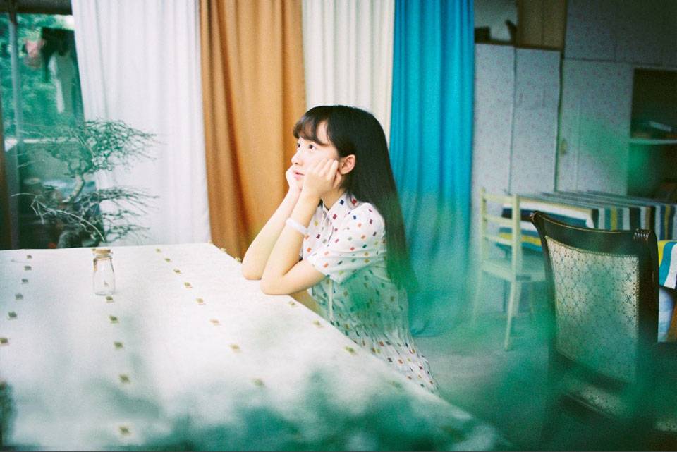 格子衫的甜美可爱少女-5