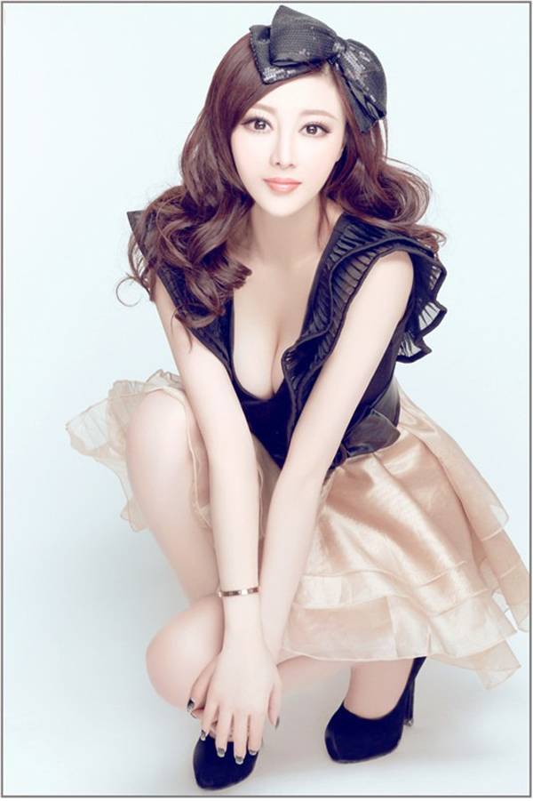 美女模特肖雨轩露性感美胸-4