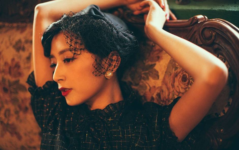 依力复古风格写真妖娆妩媚