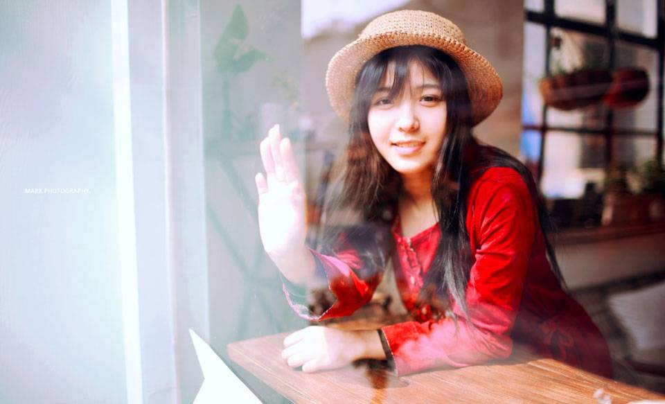 红裙姑娘的迷人笑容-9