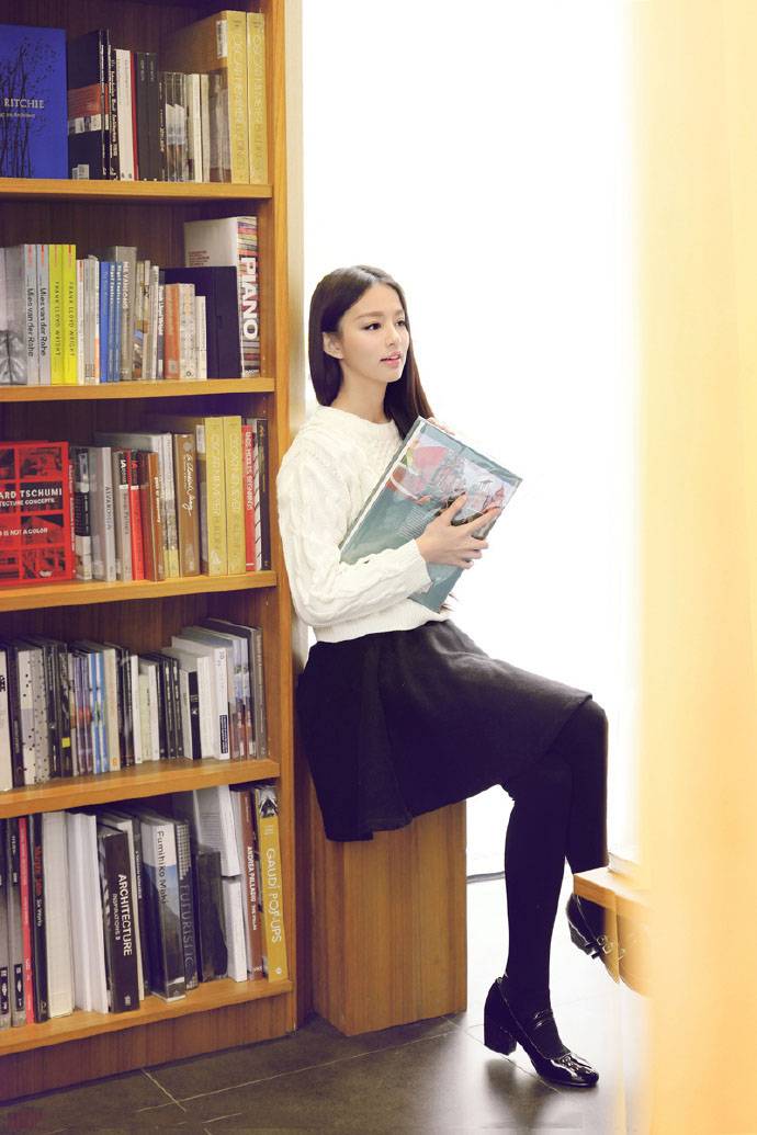 图书馆里的迷人校花-8