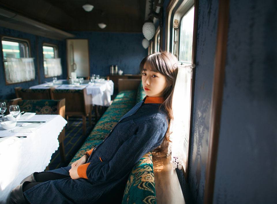 列车上的唯美清纯姑娘-2