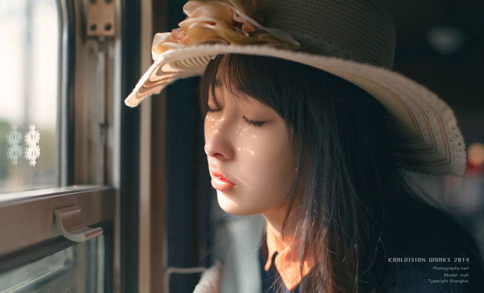 列车上的唯美清纯姑娘-9