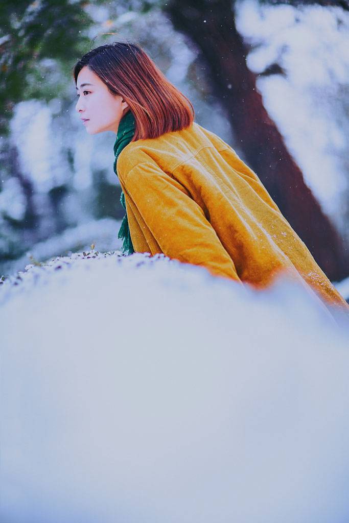 洁白雪景下的一抹魅力-10