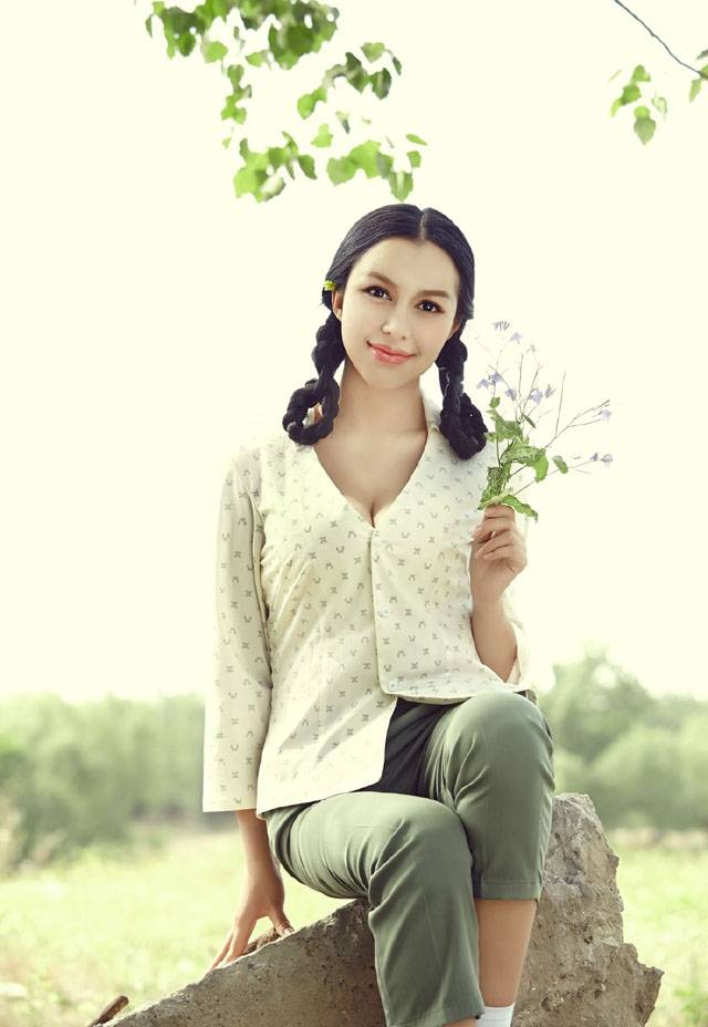 苏梓玲田园风写真 清纯性感两者兼备