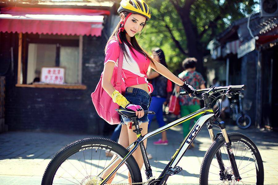 性感单车美女伊彦写真-4