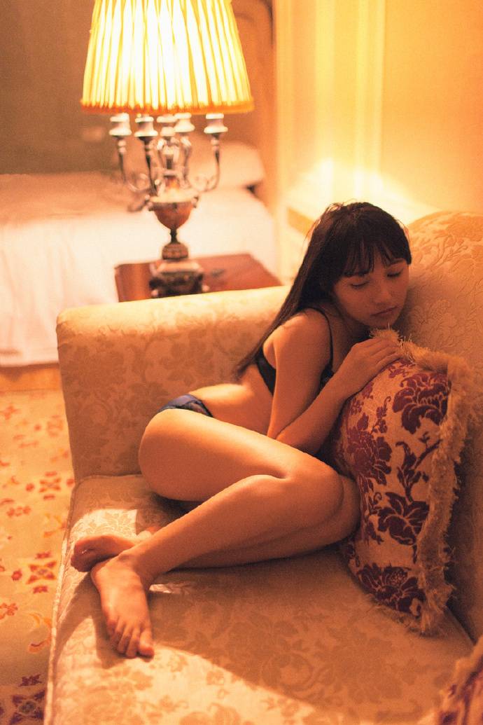 美胸少女的床上慵懒-3