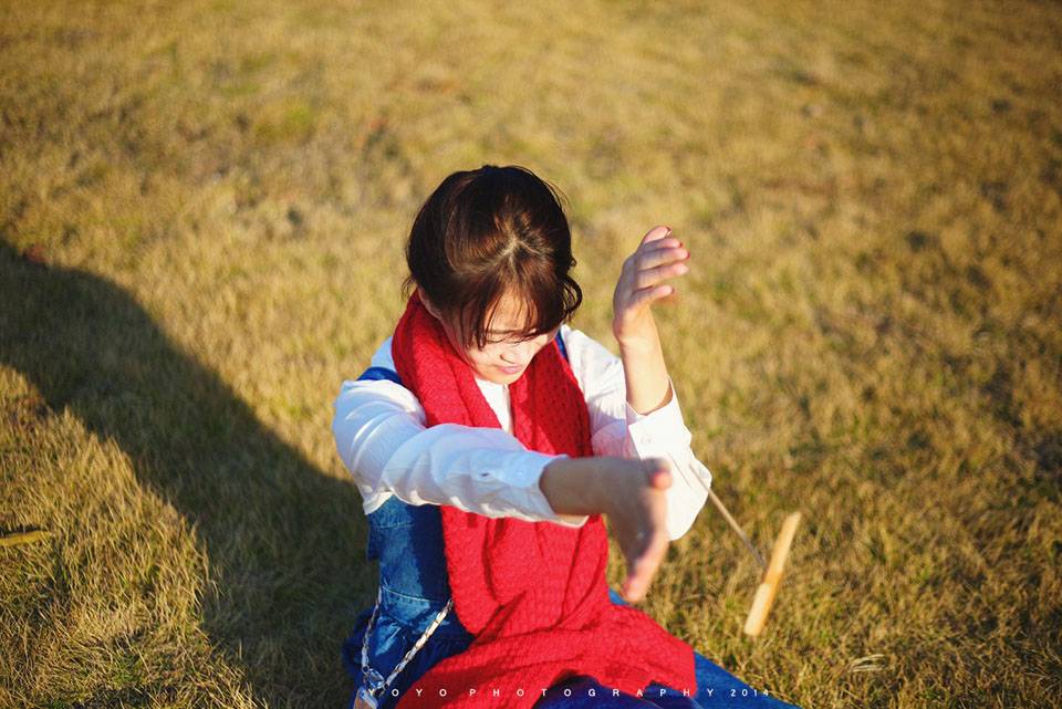 阳光下甜美迷人笑容-8