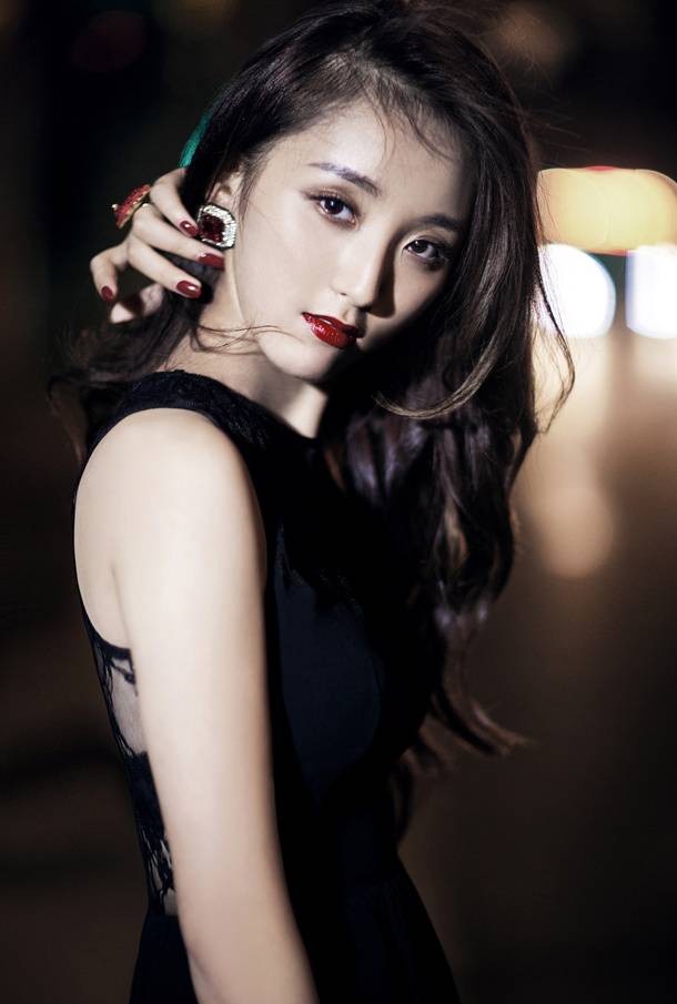 美女模特褚萌琦午夜街头性感诱人-3