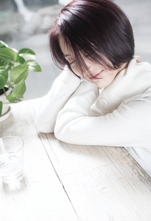 褚萌琦纯白写真清纯可人-2