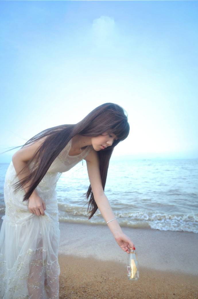 爱上漂流瓶的唯美少女