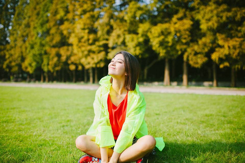 甜美少女的户外靓丽