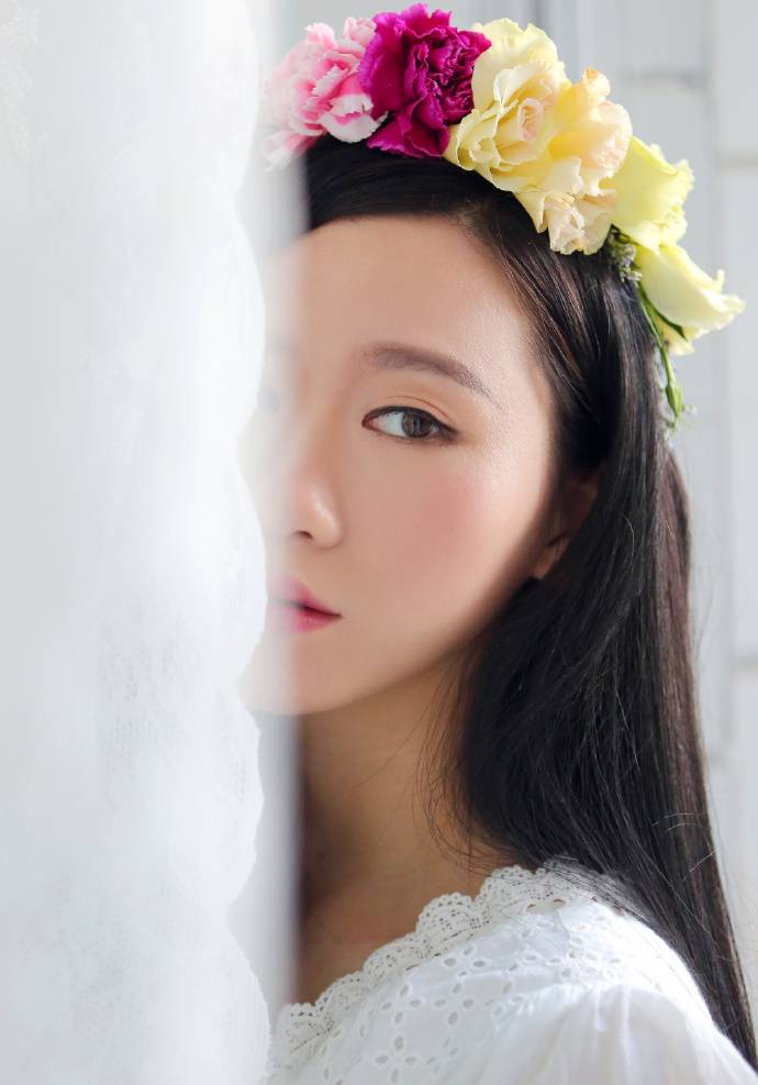 清艳脱俗的花环姑娘-10