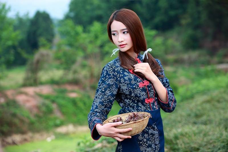 川师美女校花户外高清怀旧写真套图