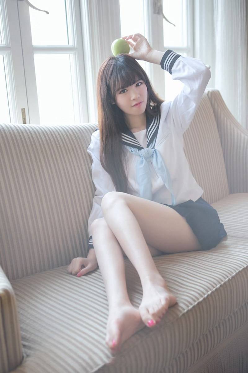 教室里清纯美女校花制服唯美写真-12