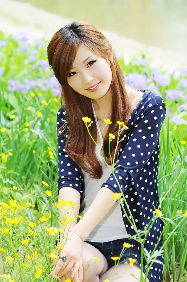花娇人美 气质美女室外清纯写真-2