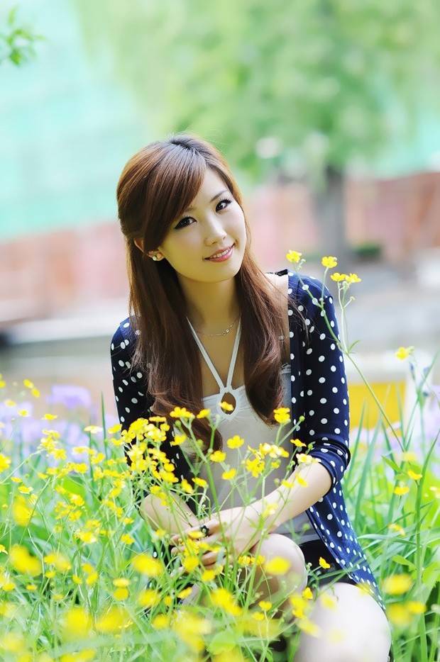 花娇人美 气质美女室外清纯写真-10