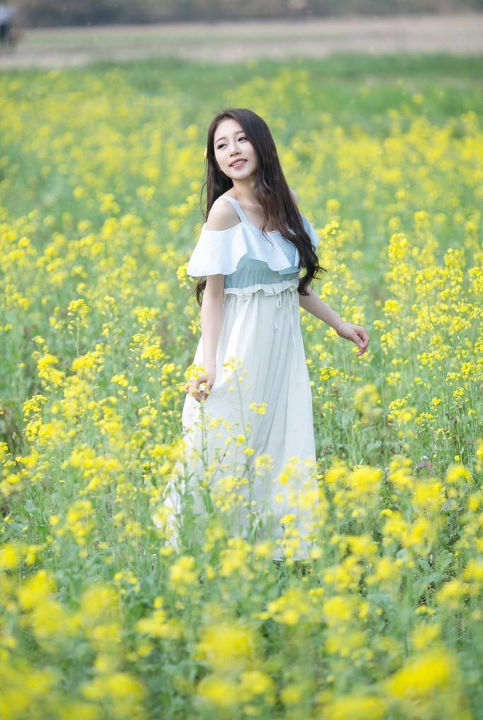 可爱女神 Lisa 油菜花清纯唯美写真