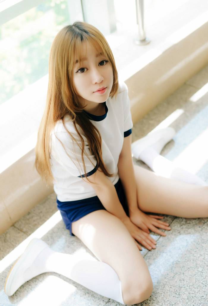 性感美女王雨纯短裤翘臀诱惑写真-21