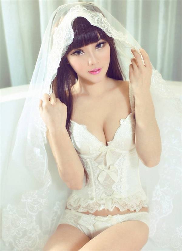 美女模特白纱性感胸衣诱惑激情写真-3