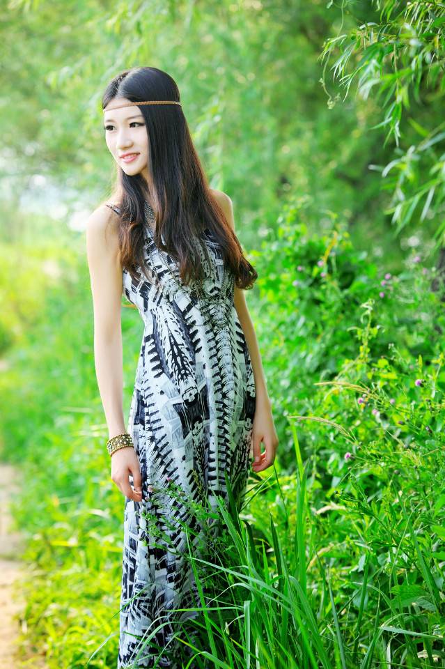 迷人气息长腿女神田园唯美写真-2