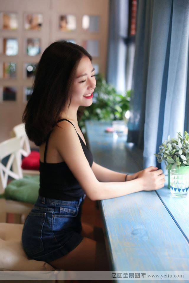 清新气质90后长发美女小资生活-3