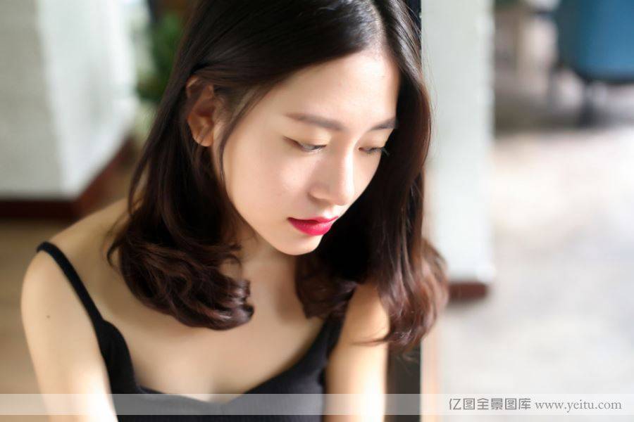 清新气质90后长发美女小资生活-9