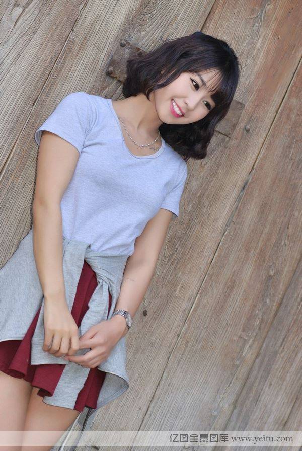 韩系阳光美女室外性感写真-7