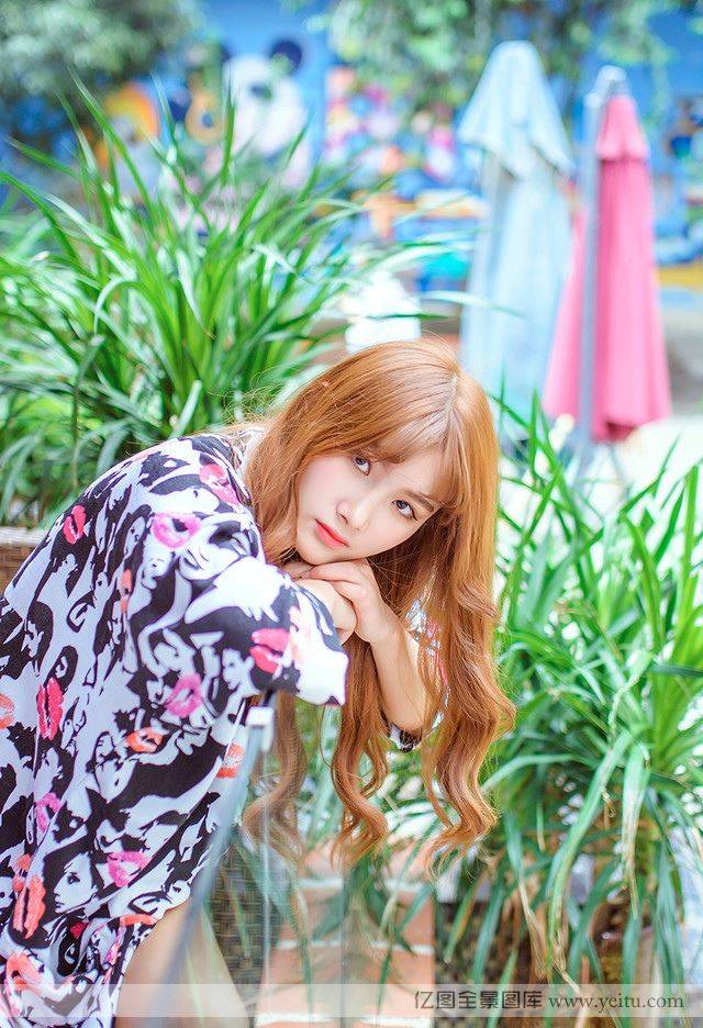 长腿美女时尚性感街拍清纯无限