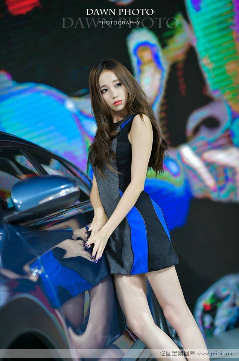 美女车模车展会上演绎甜美性感-7